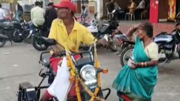 Madhya Pradesh beggar with wife