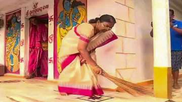 WATCH NDA Presidential candidate Droupadi Murmu sweeps temple floor in Odisha, latest president elec
