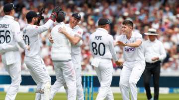 England celebrating after a wicket vs NZ 