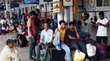 Patna: Passengers wait for their trains as several trains were cancelled due to the Bihar bandh, called in protest against Centre's Agnipath scheme for short-term recruitment in Armed forces, in Patna