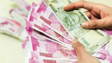 Rupee settles at all-time low of 78.33 against US dollar