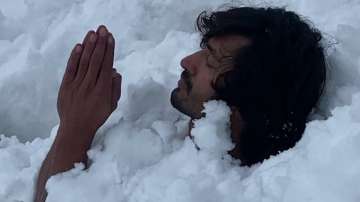 Vidyut Jammwal comes out of the snow with bruises as he practices kriyas in the Himalayas | VIDEO