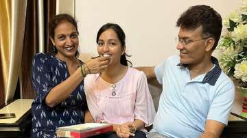  Riti Verma celebrates with her parents