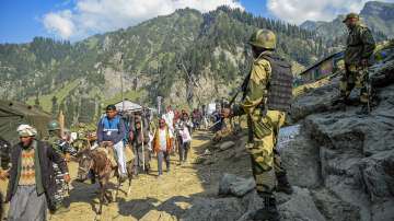 Amarnath Yatra to remain suspended due to bad weather conditions today, pahalgam baltal route jammu 