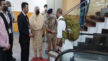 Haj Yatra First batch of 145 pilgrims return to Srinagar, latest updates, jammu and kashmir, haj com