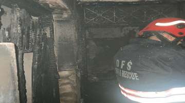 Delhi, delhi Fire, Paharganj hotel Roma Delux fire, rescue operation, latest updates, fire tenders, 
