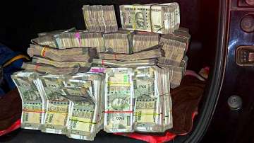 Howrah: Huge amount of cash which was found in a vehicle in which three Jharkhand Congress MLAs Irfan Ansari, Rajesh Kachhap and Naman Viksal Kongadi, were traveling, at Ranihati in Howrah district, Saturday night, July 30, 2022
