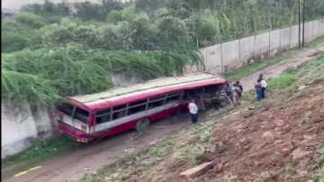 Uttar Pradesh, One dead several injured after bus falls off flyover in Aligarh, latest updates, bus 