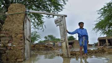 Pakistan floods, Pakistan flood, Flood-ravaged Pakistan to deploy Army