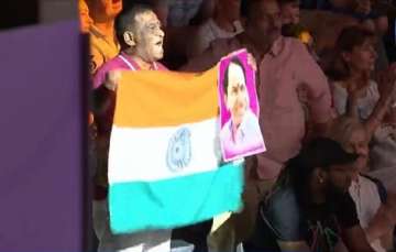 The officer's gesture stood out in the stadium where the tricolour flourished, celebrating the win of 21-year-old Zareen in the women's 50kg