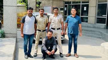 Delhi news, Child trafficking racket busted in delhi, hospital owner among 4 arrested in Jahangirpur