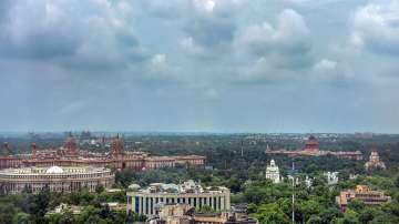 Delhi weather, Moderate rain in delhi, thundershowers in delhi, monsoon rains in delhi, cloudy sky i