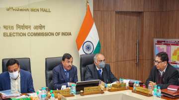 Chief Election Commissioner Sushil Chandra with Election Commissioners Rajiv Kumar and Anup Chandra Pandey, chairs a meeting. 