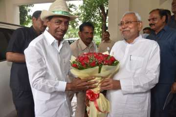 KCR meets Nitish Kumar