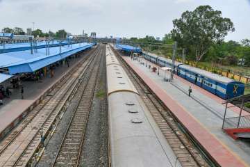 train, derail, maharashtra, chhattisgarh, nagpur, railway, no casualty