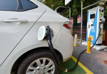 electric vehicle, ev cars, eletric cars in India, EV cars India, EV charging points in Delhi