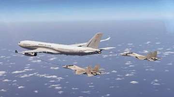 A French Air Force A330 Phenix aerial refuelling tanker refuelled the Sukhoi SU-30s of the Indian Air Force mid-air.
