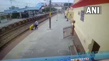 A viral video shows a woman crossing the railway tracks at Firozabad Railway Station. 