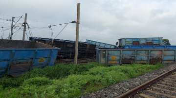 Goods train derail, Goods train derail in Bihar Sasaram, rail traffic on Howrah Delhi route affected
