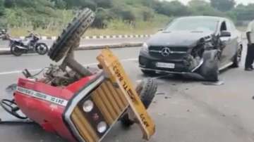 Mercedes-Benz collides with a tractor | Watch