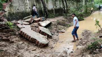Lucknow wall collapse, dilkusha wall collapse, Lucknow wall collapse amid heavy rainfall, Lucknow ne