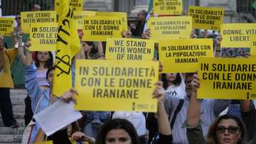 Protesters show solidarity with Iranian women