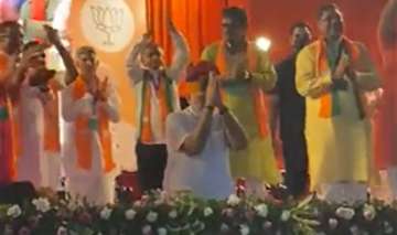 PM Modi knelt down thrice before the gathering and apologised for not being able to address them.