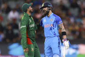 Shakib and Virat during the game