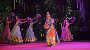 Hema Malini performs Radha Ras Bhari dance on Purnima