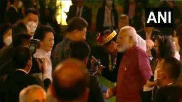 PM Modi meets Xi Jinping at dinner event