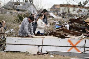 Tornadoes rake US Midwest, South