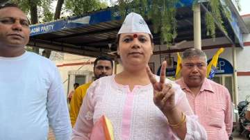 Bobi, the AAP candidate from Sultanpuri-A ward, wins. For the first time, MCD to have a member of the transgender community.
