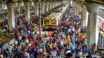 A crowded Mumbai suburban railway station (Representational image)
