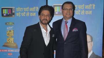 Shah Rukh Khan and Rajat Sharma posing together