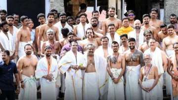 Indian cricketers at Sree Padmanabhaswamy temple 