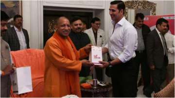 Akshay Kumar meets Yogi Adityanath in Mumbai