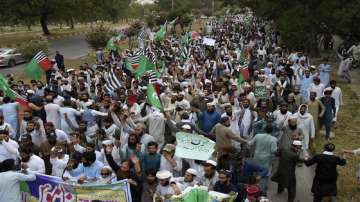 Pakistan: Thousands of tribesmen protest against rising terrorism in the country's northwest region