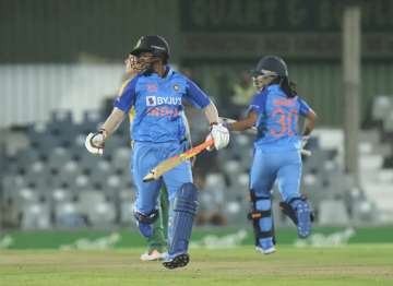 India defeated South Africa in the 1st game by 27 runs.
