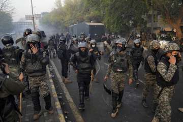 Protest outside Imran Khan's house