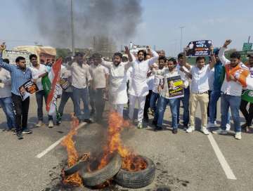  Youth Congress workers block Delhi-Jaipur Highway, burn tyres