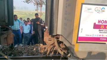 Major tragedy averted as 2 coaches of Shan-e-Punjab Express get detached