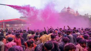 Holi 2023, BHU holi news, bh holi celebration, bhu holi, hoi 2023, bhu hoi 2023, bhu holi ban, Banar