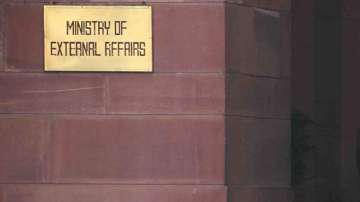 Delhi: MEA's Deputy Secy robbed as thief breaks car's window to steal laptop & other belongings