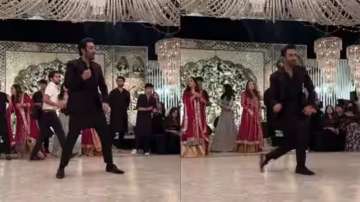 Pakistani actor dances to Pyaar Hota Kayi Baar Hai