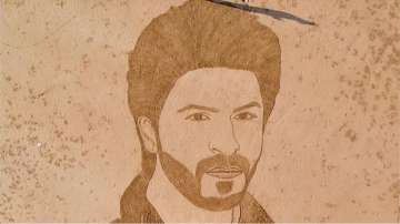 Pakistani artists create sand portrait of Shah Rukh Khan on Balochistan beach