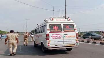 Datia news, Infant dies on mother lap in datia, madhya pradesh news, infant dies after ambulance arr