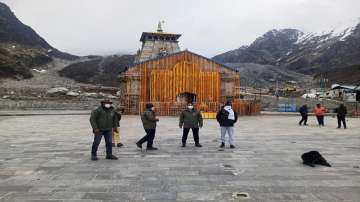 Char Dham Yatra 2023, heavy snowfall, Badrinath dham, Badrinath temple, debris, highway blocked, Bad