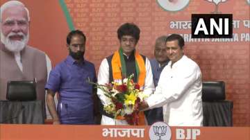 Ex-Congress spokesperson, CR Kesavan, CR Kesavan joins BJP, CR Kesavan joined BJP, CR Kesavan in BJP