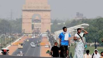 Delhi weather: Minimum temperature settles at 15.9 degrees Celsius