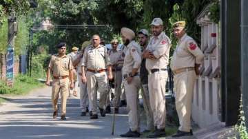 Jammu and Kashmir, Police recover arms, explosives from package, Police recover arms, explosives